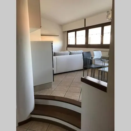 AL NUMERO 13 - zona clinica Pederzoli Peschiera del Garda Buitenkant foto